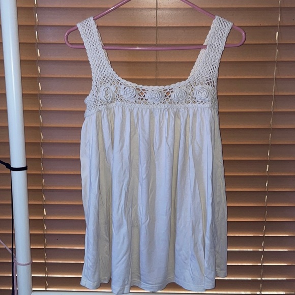 XXI white rose knitted tank top. Size M. - Picture 1 of 4